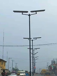 零电费照明革命：太阳能路灯25年长效守护城乡道路